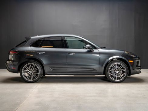 Certified 2025 Porsche Macan AWD/4WD image 8