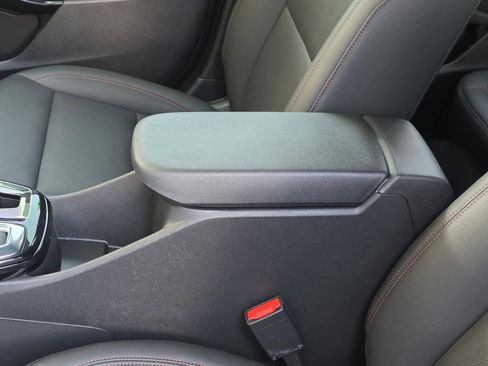Used 2025 Chevrolet Trax RS w/ Sunroof Package FWD image 10