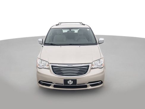 Used 2012 Chrysler Town & Country Touring-L w/ Entertainment Group #2 FWD image 2