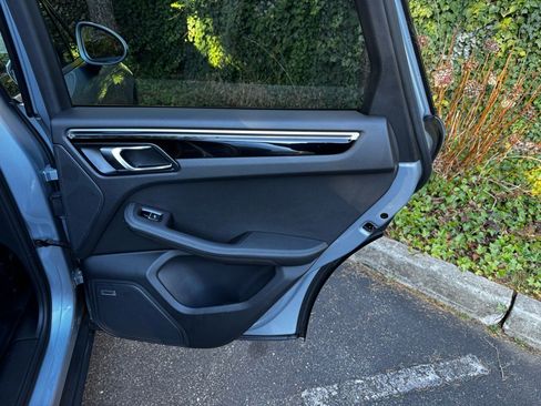 Used 2021 Porsche Macan image 22