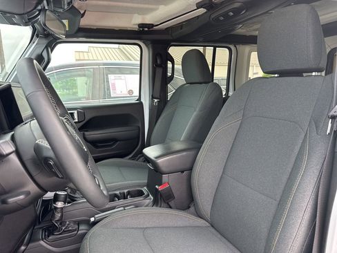 Used 2025 Jeep Wrangler Unlimited Sport AWD/4WD image 8