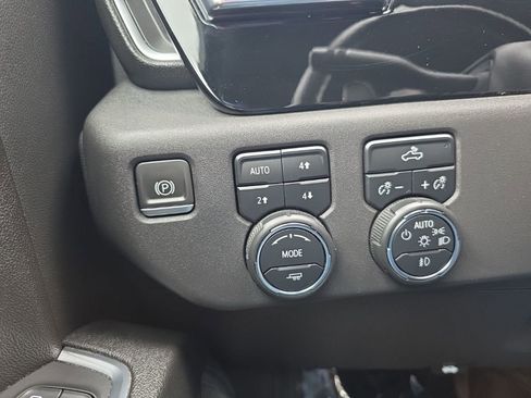 Used 2023 Chevrolet Silverado 1500 LT Trail Boss image 27