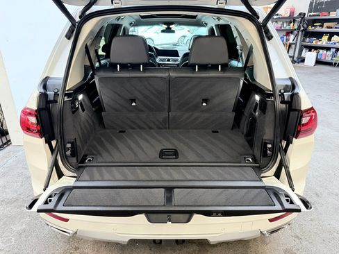 Used 2020 BMW X7 xDrive40i w/ Premium Package AWD/4WD image 24