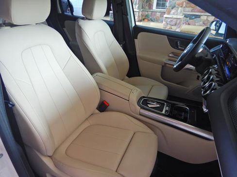 Used 2025 Mercedes-Benz GLA 250 4MATIC image 18