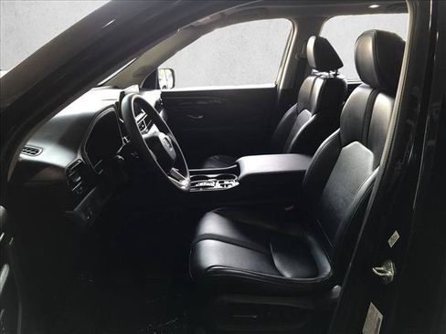 Used 2024 Honda Pilot Touring image 13
