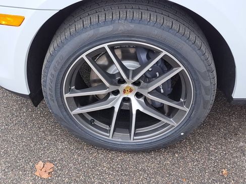 New 2026 Porsche Macan image 14