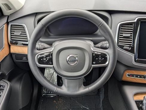 New 2024 Volvo XC90 B5 Plus w/ Protection Package Premier AWD/4WD image 17
