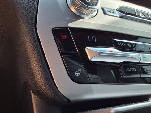 Used 2021 Ford Explorer XLT w/ Equipment Group 202A image 7