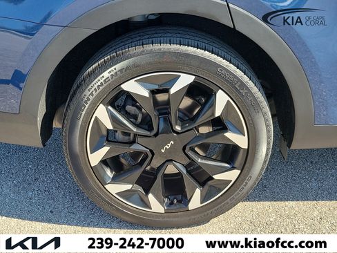 Certified 2024 Kia Sorento EX w/ Panoramic Sunroof Package FWD image 9