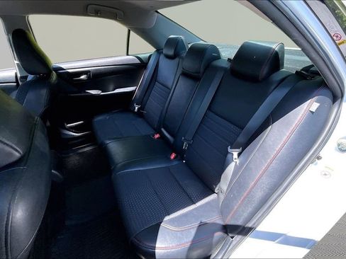 Used 2015 Toyota Camry SE FWD image 16