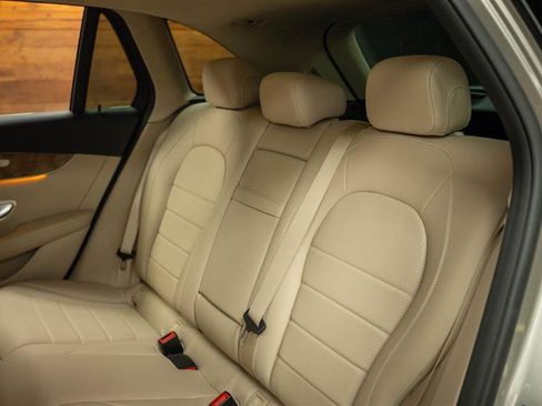 Used 2019 Mercedes-Benz GLC 300 4MATIC w/ Parking Assistance Package image 12