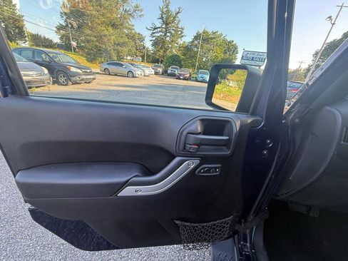 Used 2013 Jeep Wrangler Unlimited Sahara w/ Trailer Tow Group AWD/4WD image 9