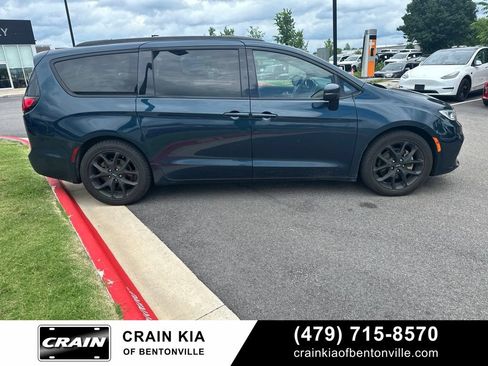 Used 2021 Chrysler Pacifica Touring w/ S Appearance Package FWD image 3