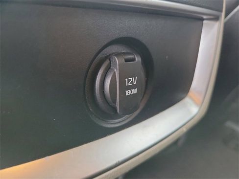 Used 2022 Kia Carnival LX image 17