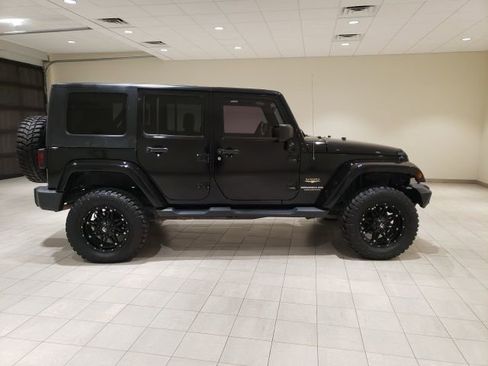 Used 2007 Jeep Wrangler Unlimited Sahara w/ Trailer Tow Group AWD/4WD image 8