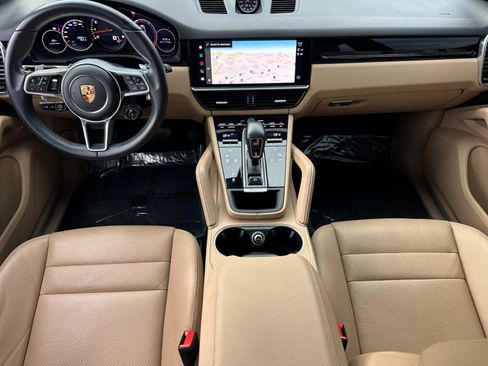 Used 2023 Porsche Cayenne image 6