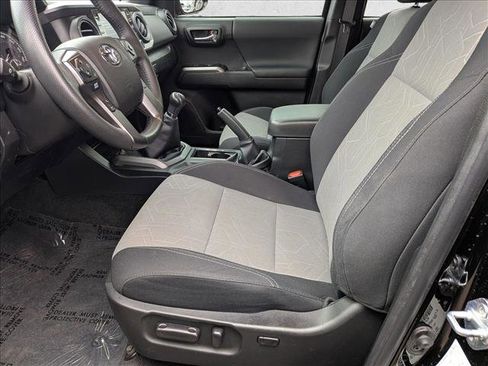 Used 2022 Toyota Tacoma TRD Off-Road image 14