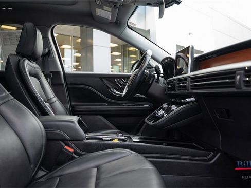 Used 2022 Lincoln Corsair Reserve w/ Equipment Group 201A image 11