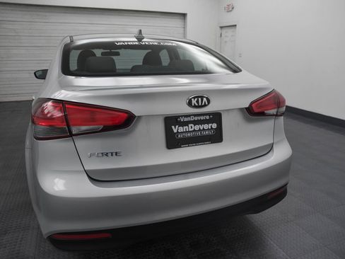 Used 2017 Kia Forte LX image 6