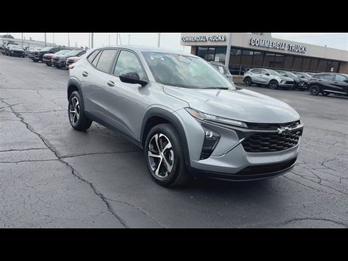 Certified 2024 Chevrolet Trax RS w/ Driver Confidence Package FWD image 2