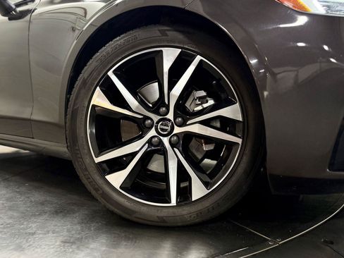 Used 2024 Volvo S60 B5 Core FWD image 9