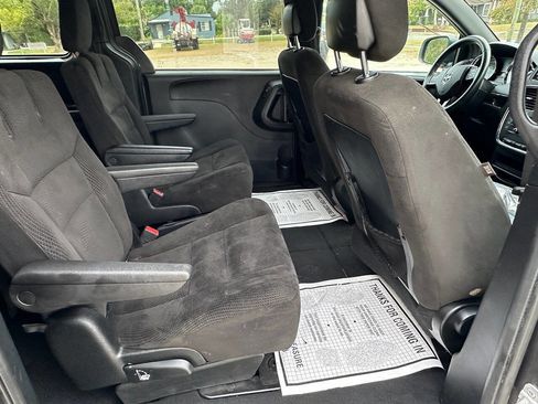 Used 2017 Dodge Grand Caravan SE image 13