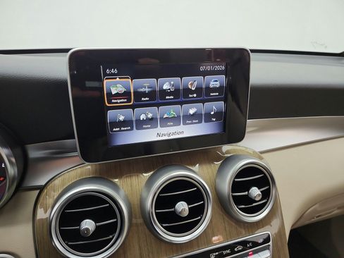 Used 2018 Mercedes-Benz GLC 300 image 10