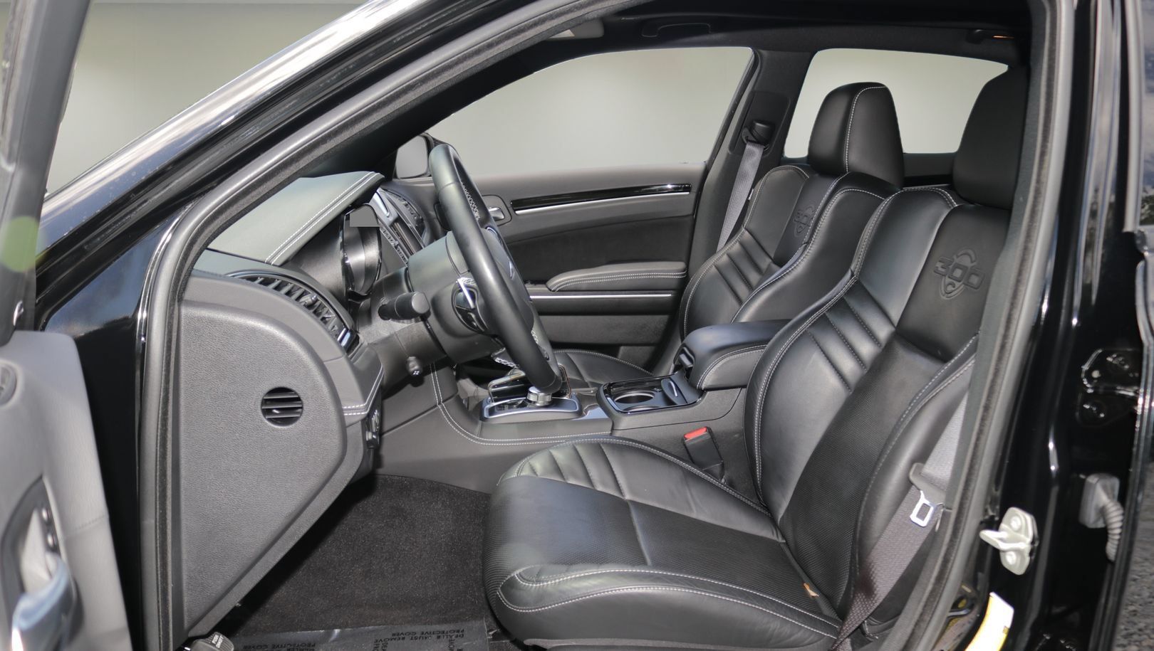 Used 2023 Chrysler 300 C RWD image 11