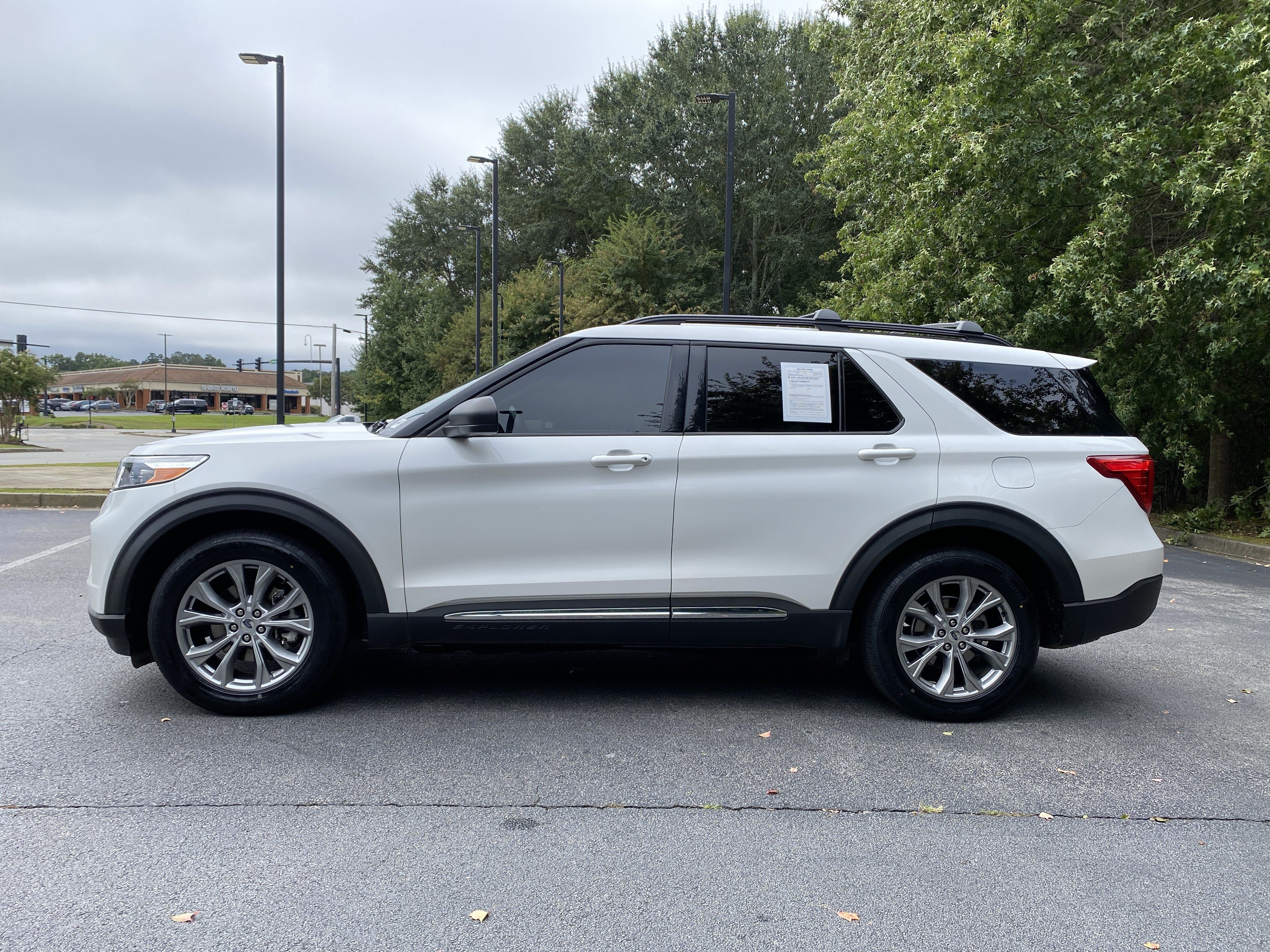 Used 2020 Ford Explorer XLT w/ Equipment Group 202A AWD/4WD image 6