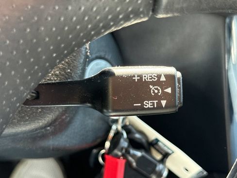 Used 2007 Pontiac Vibe w/ Preferred Package FWD image 27