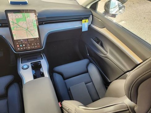 New 2025 Volvo EX90 Ultra w/ Protection Package Premier image 12