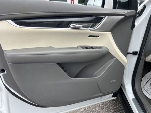 Used 2021 Cadillac XT6 Premium Luxury FWD image 11