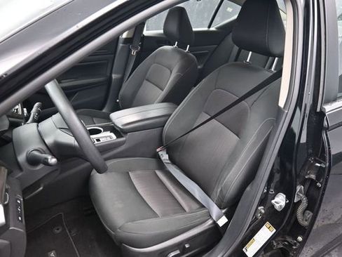 Used 2024 Nissan Altima 2.5 SV AWD/4WD image 18