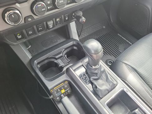 Used 2019 Toyota Tacoma TRD Sport image 22