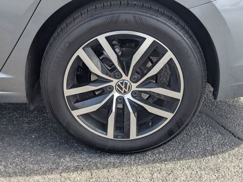 Used 2025 Volkswagen Jetta SE FWD image 13