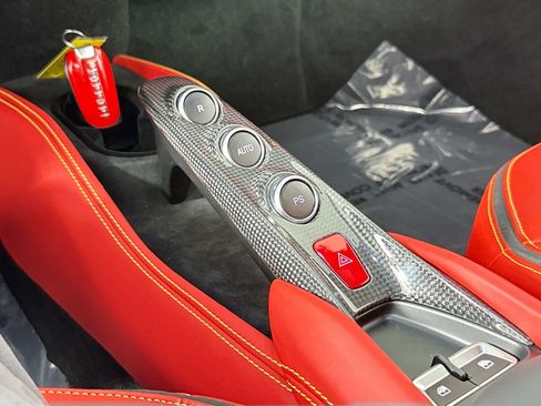 Certified 2022 Ferrari F8 Tributo RWD image 15