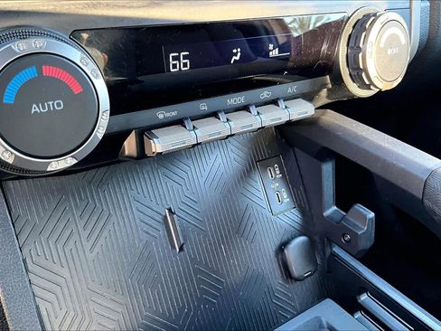 Used 2025 Toyota Tacoma TRD Sport image 33