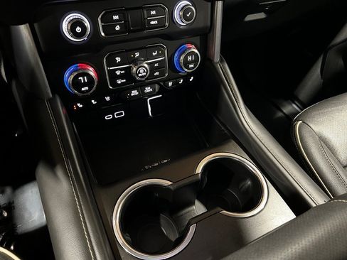 Used 2023 GMC Yukon XL SLT image 36