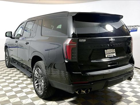 Used 2025 Chevrolet Suburban Z71 AWD/4WD image 8