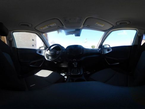 Used 2025 Kia Soul LX w/ LX Technology Package FWD image 38