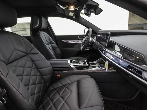 New 2026 BMW 740i xDrive w/ Premium Package image 31