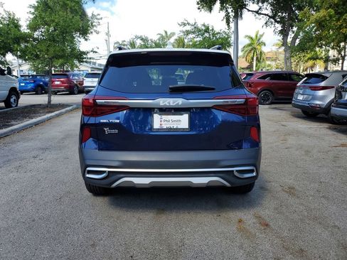 Certified 2022 Kia Seltos S image 5