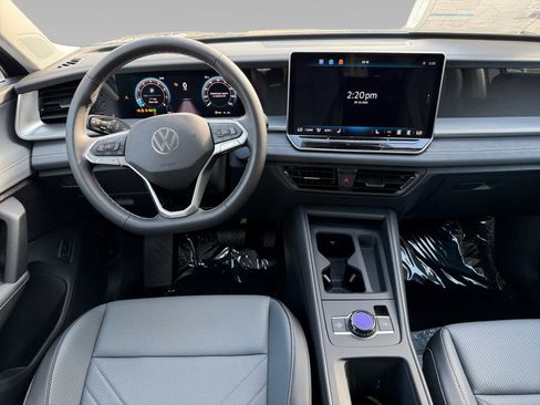 New 2025 Volkswagen Tiguan SE image 11