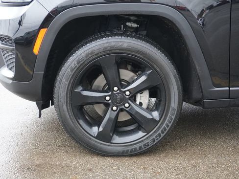 Used 2023 Jeep Grand Cherokee Altitude image 10