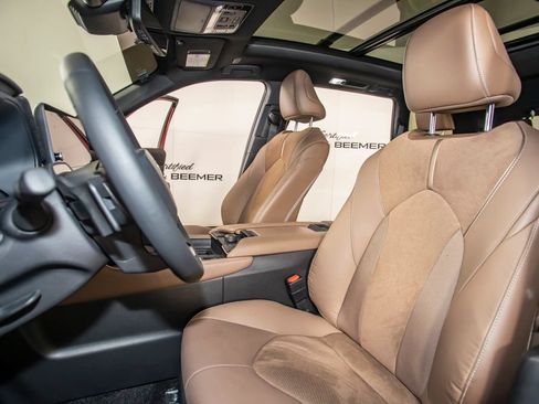 Used 2025 Toyota Grand Highlander AWD Hybrid image 14