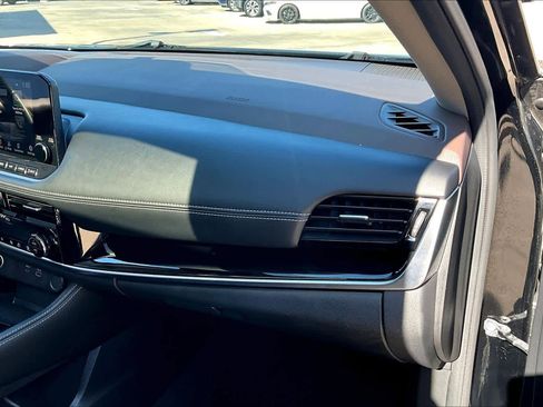 Certified 2023 Nissan Rogue SL w/ SL Premium Package image 18