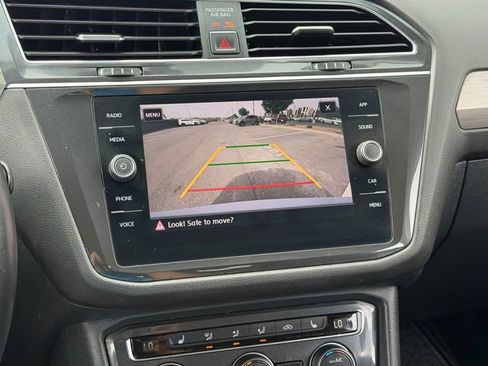 Used 2018 Volkswagen Tiguan SE image 19