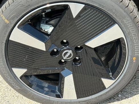 New 2025 Nissan Kicks SR w/ SR Premium Package image 9