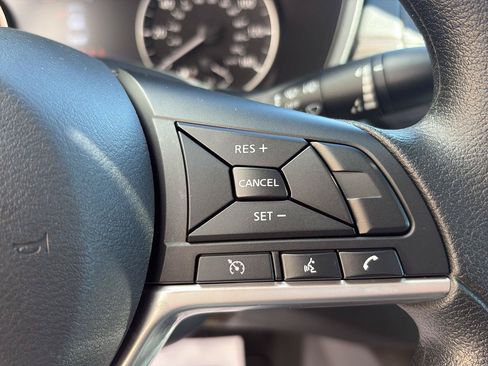 Used 2025 Nissan Altima 2.5 SV FWD image 10