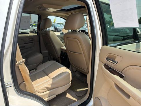 Used 2012 Cadillac Escalade Luxury RWD image 28